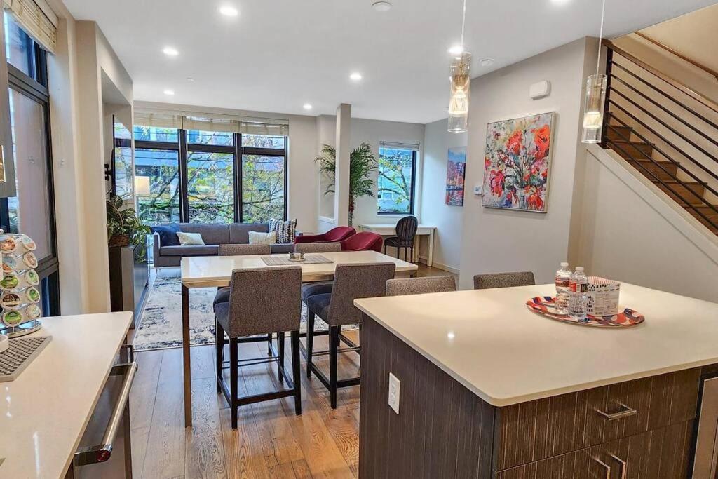 West Seattle'S Modern Townhome Eksteriør bilde